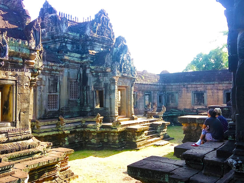 Explore Banteay Srei’s safe temple landscapes with confidence